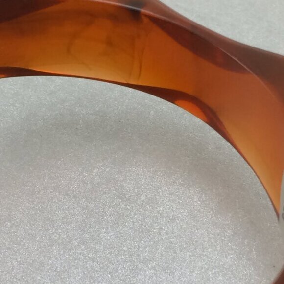 Vintage Genuine Lucite Bangle Bracelet Made in Hong Kong Amber Brown Hue Plastic - Picture 9 of 10